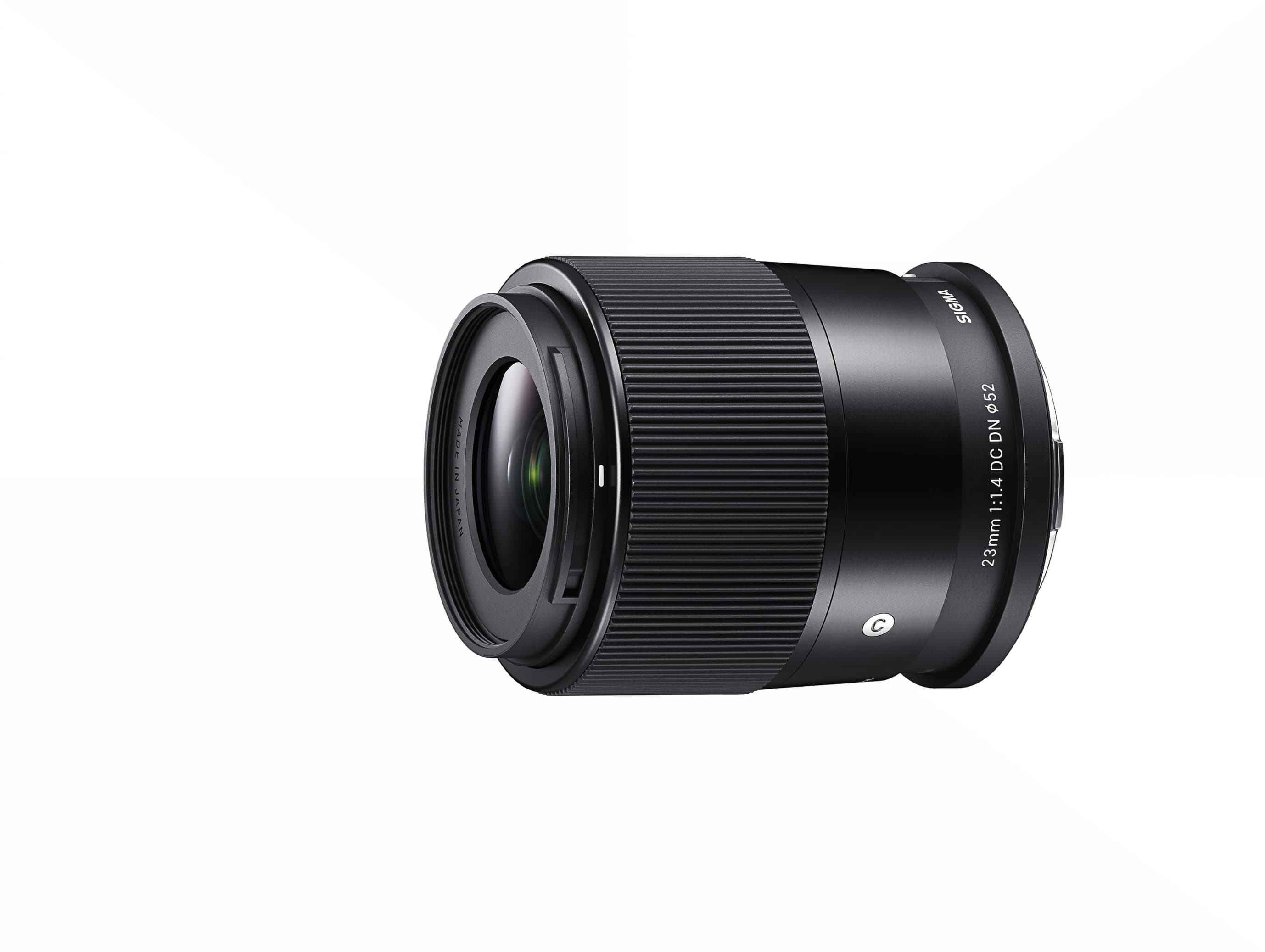 SIGMA23mmF14DCDN_斜め.jpg